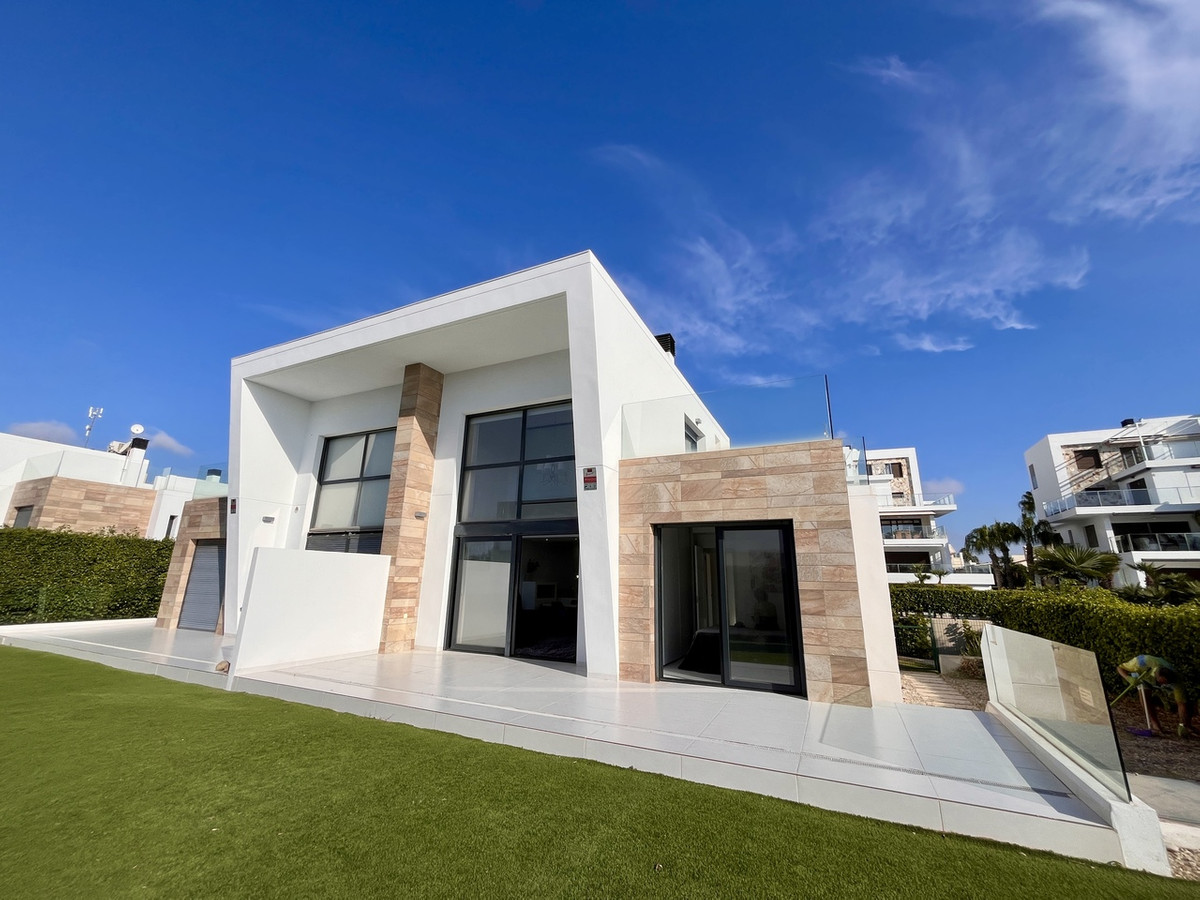 For sale - 3 Bedroom 2 Bathroom House - Detached Villa in Orihuela - Los Dolses  - Alicante