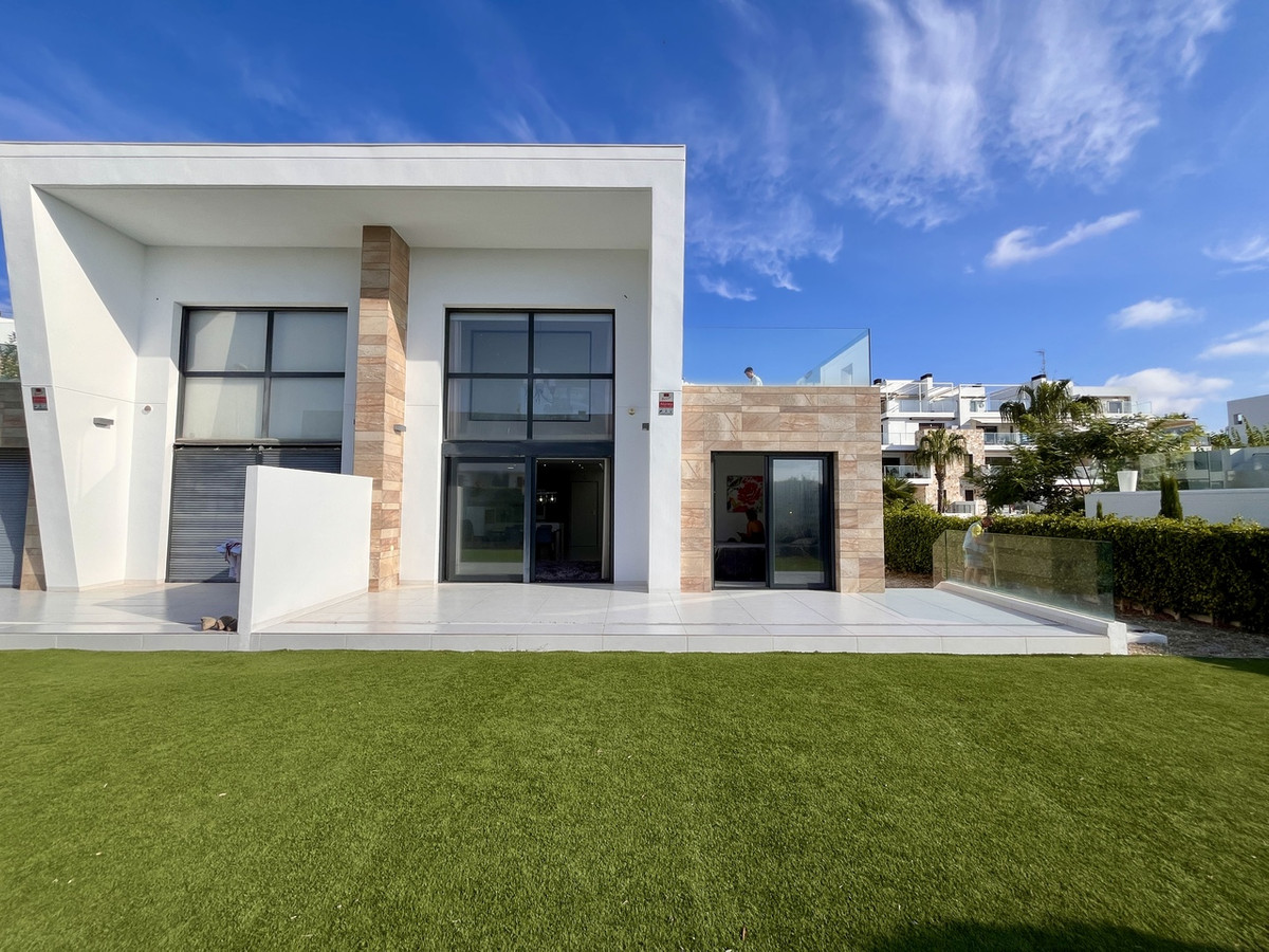 For sale - 3 Bedroom 2 Bathroom House - Detached Villa in Orihuela - Los Dolses  - Alicante