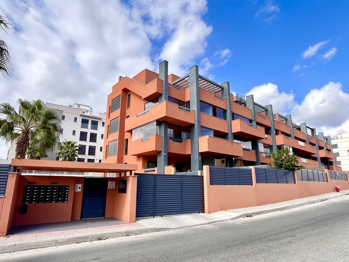 For sale - 2 Bedroom 2 Bathroom Apartment - Middle Floor Apartment in Orihuela - Villamartin  - Alicante