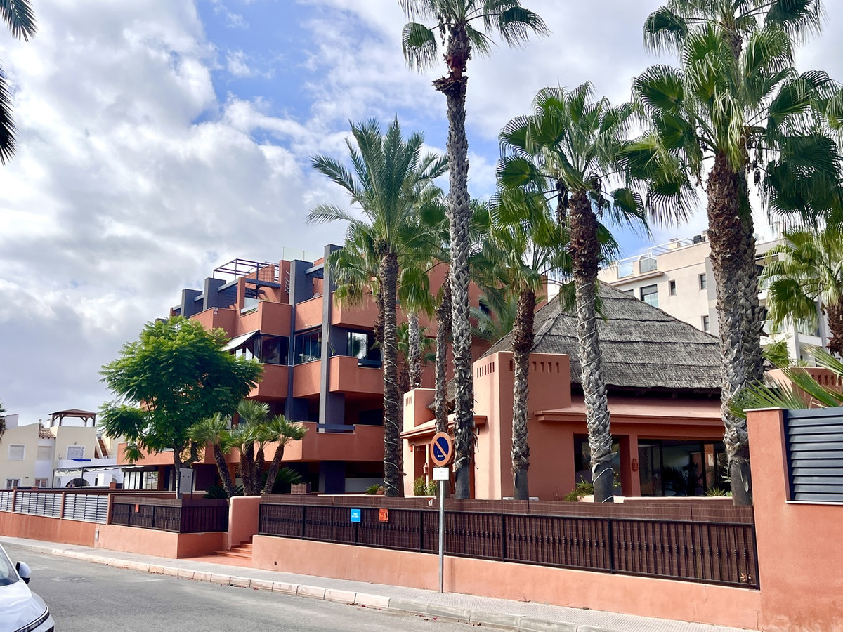 For sale - 2 Bedroom 2 Bathroom Apartment - Middle Floor Apartment in Orihuela - Villamartin  - Alicante