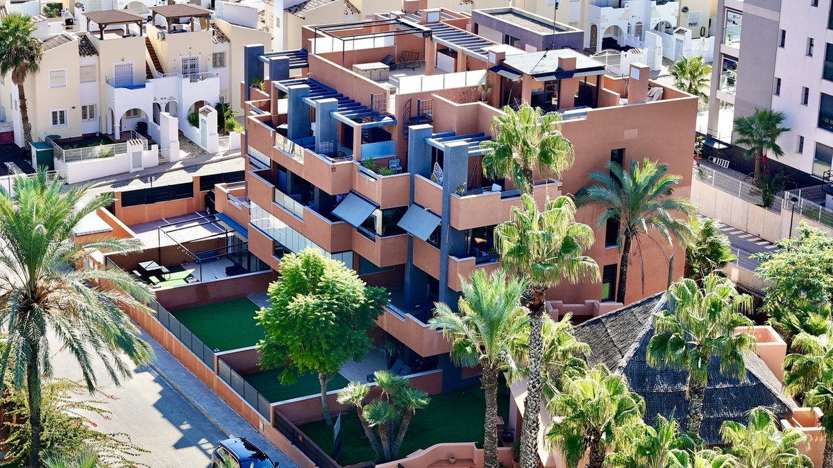 For sale - 2 Bedroom 2 Bathroom Apartment - Middle Floor Apartment in Orihuela - Villamartin  - Alicante