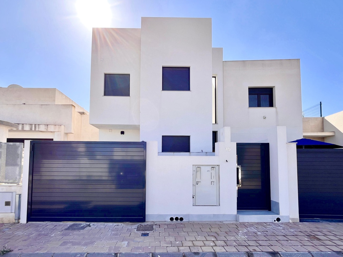For sale - 3 Bedroom 3 Bathroom House - Detached Villa in San Pedro del Pinatar - San Pedro del Pinatar Centro  - Murcia
