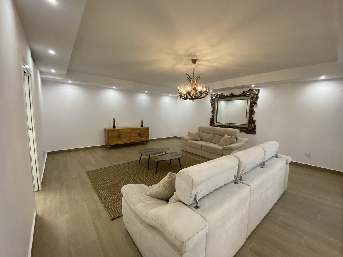 For sale - 5 Bedroom 4 Bathroom House - Detached Villa in Orihuela - Dehesa de Campoamor  - Alicante