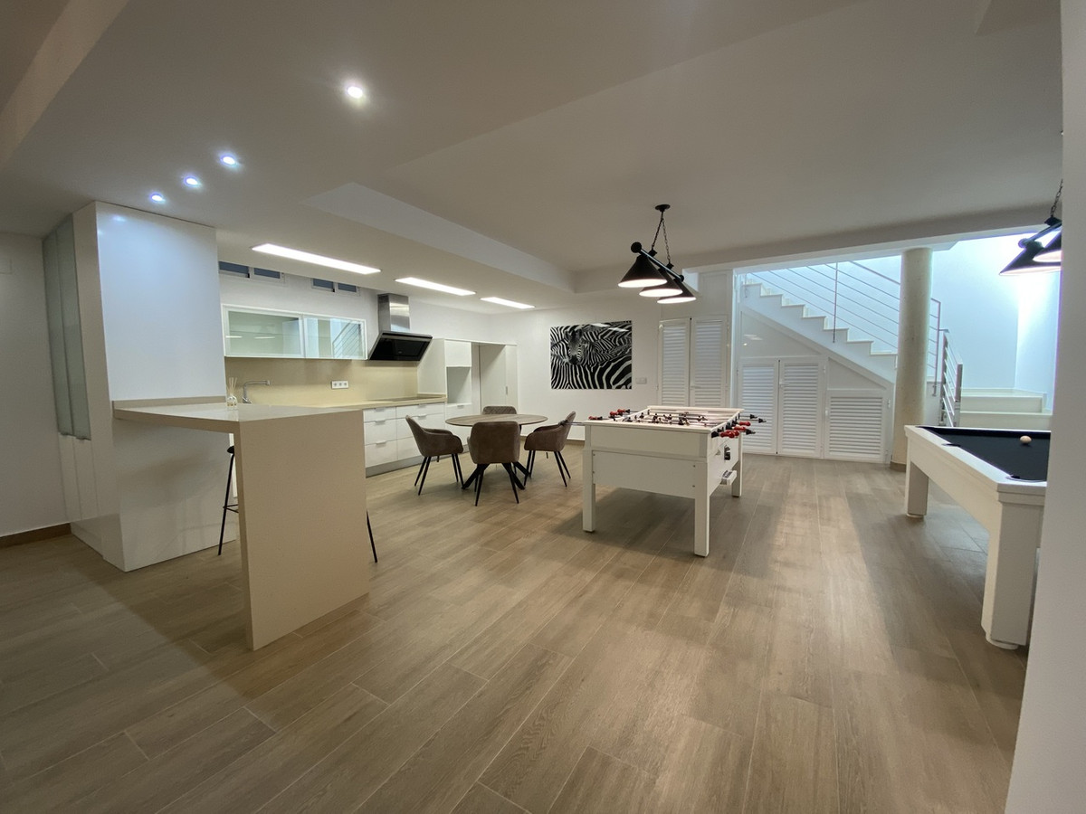 For sale - 5 Bedroom 4 Bathroom House - Detached Villa in Orihuela - Dehesa de Campoamor  - Alicante