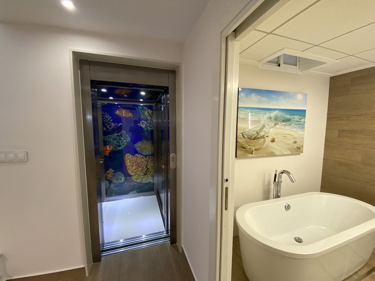 For sale - 5 Bedroom 4 Bathroom House - Detached Villa in Orihuela - Dehesa de Campoamor  - Alicante