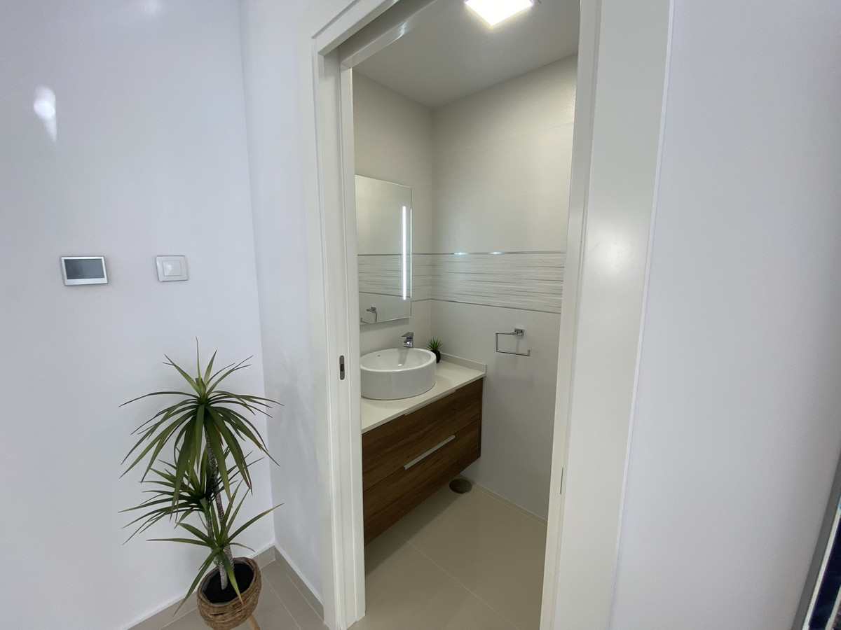 For sale - 5 Bedroom 4 Bathroom House - Detached Villa in Orihuela - Dehesa de Campoamor  - Alicante