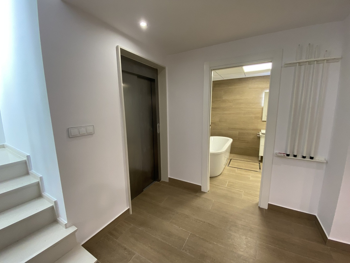 For sale - 5 Bedroom 4 Bathroom House - Detached Villa in Orihuela - Dehesa de Campoamor  - Alicante