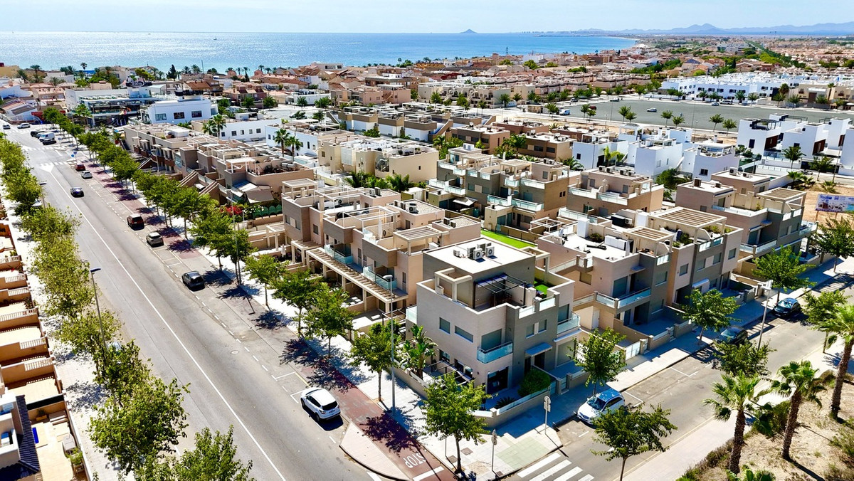 For sale - 4 Bedroom 4 Bathroom House - Detached Villa in Pilar de la Horadada - Torre de la Horadada  - Alicante