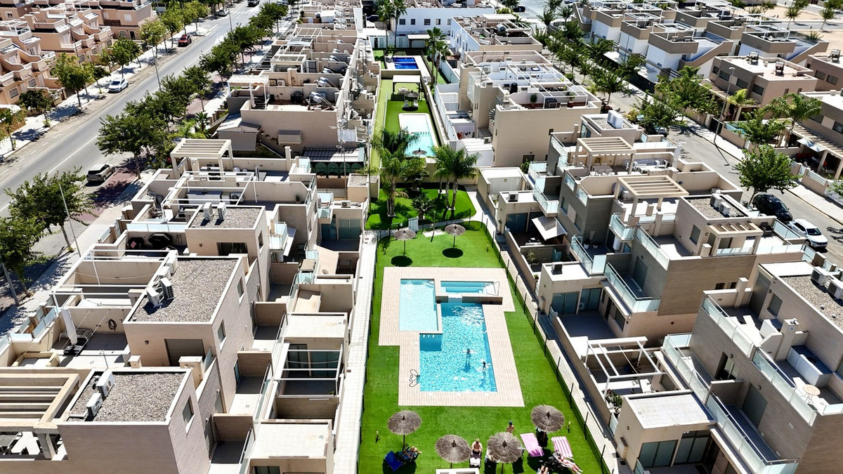 For sale - 4 Bedroom 4 Bathroom House - Detached Villa in Pilar de la Horadada - Torre de la Horadada  - Alicante