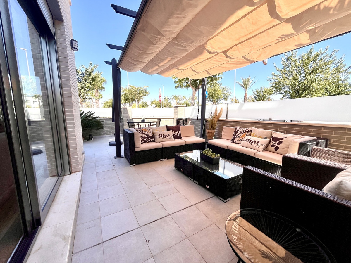 For sale - 4 Bedroom 4 Bathroom House - Detached Villa in Pilar de la Horadada - Torre de la Horadada  - Alicante