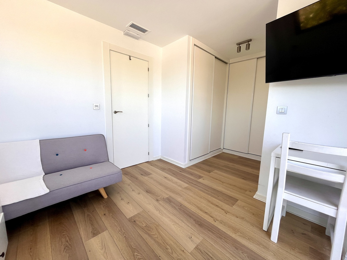 For sale - 4 Bedroom 4 Bathroom House - Detached Villa in Pilar de la Horadada - Torre de la Horadada  - Alicante