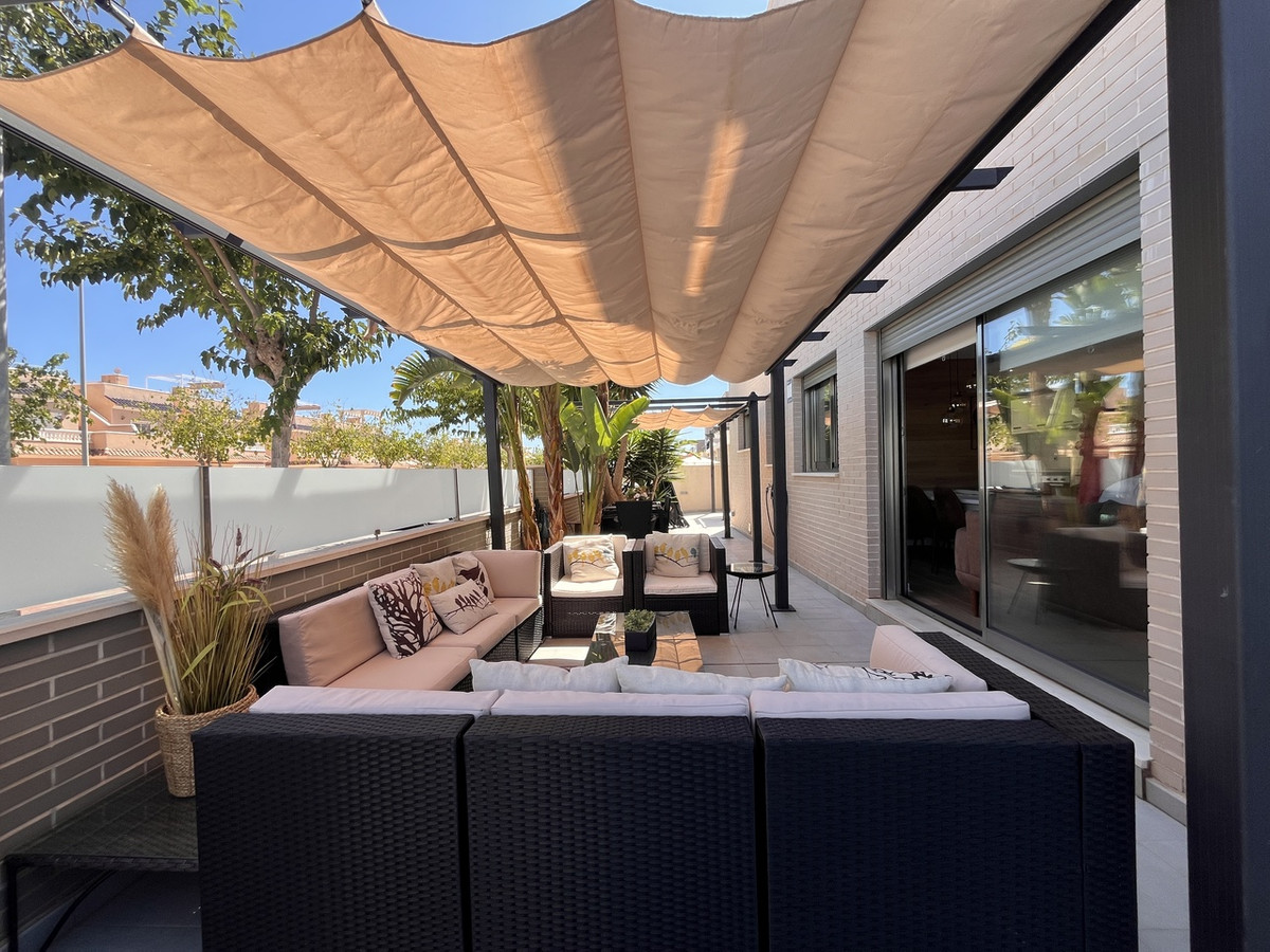 For sale - 4 Bedroom 4 Bathroom House - Detached Villa in Pilar de la Horadada - Torre de la Horadada  - Alicante