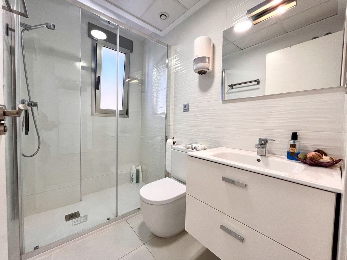 For sale - 4 Bedroom 4 Bathroom House - Detached Villa in Pilar de la Horadada - Torre de la Horadada  - Alicante