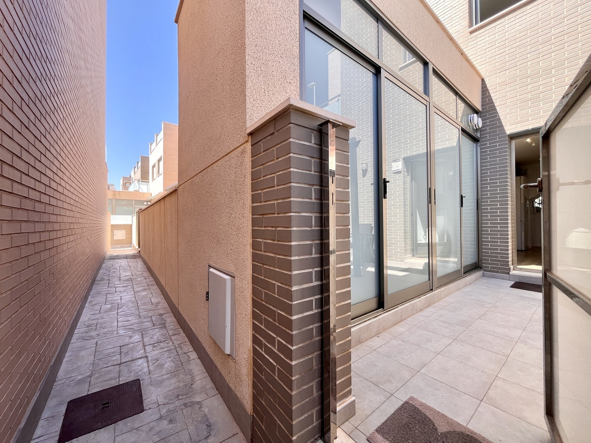 For sale - 4 Bedroom 4 Bathroom House - Detached Villa in Pilar de la Horadada - Torre de la Horadada  - Alicante