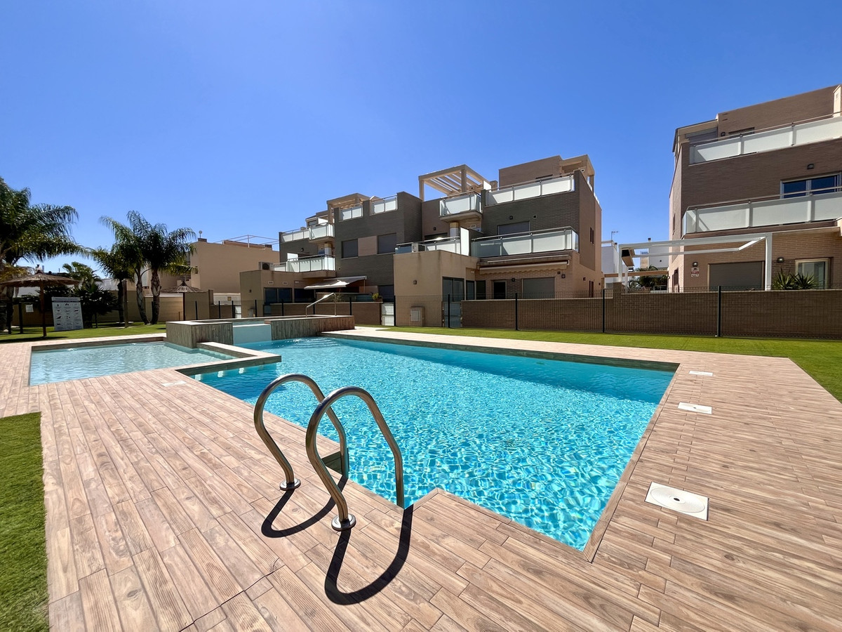 For sale - 4 Bedroom 4 Bathroom House - Detached Villa in Pilar de la Horadada - Torre de la Horadada  - Alicante