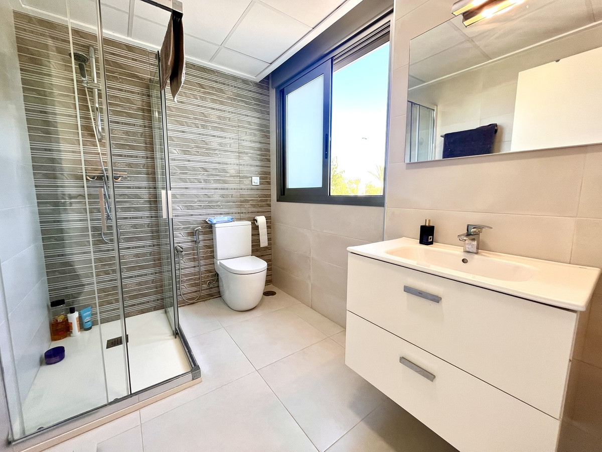 For sale - 4 Bedroom 4 Bathroom House - Detached Villa in Pilar de la Horadada - Torre de la Horadada  - Alicante