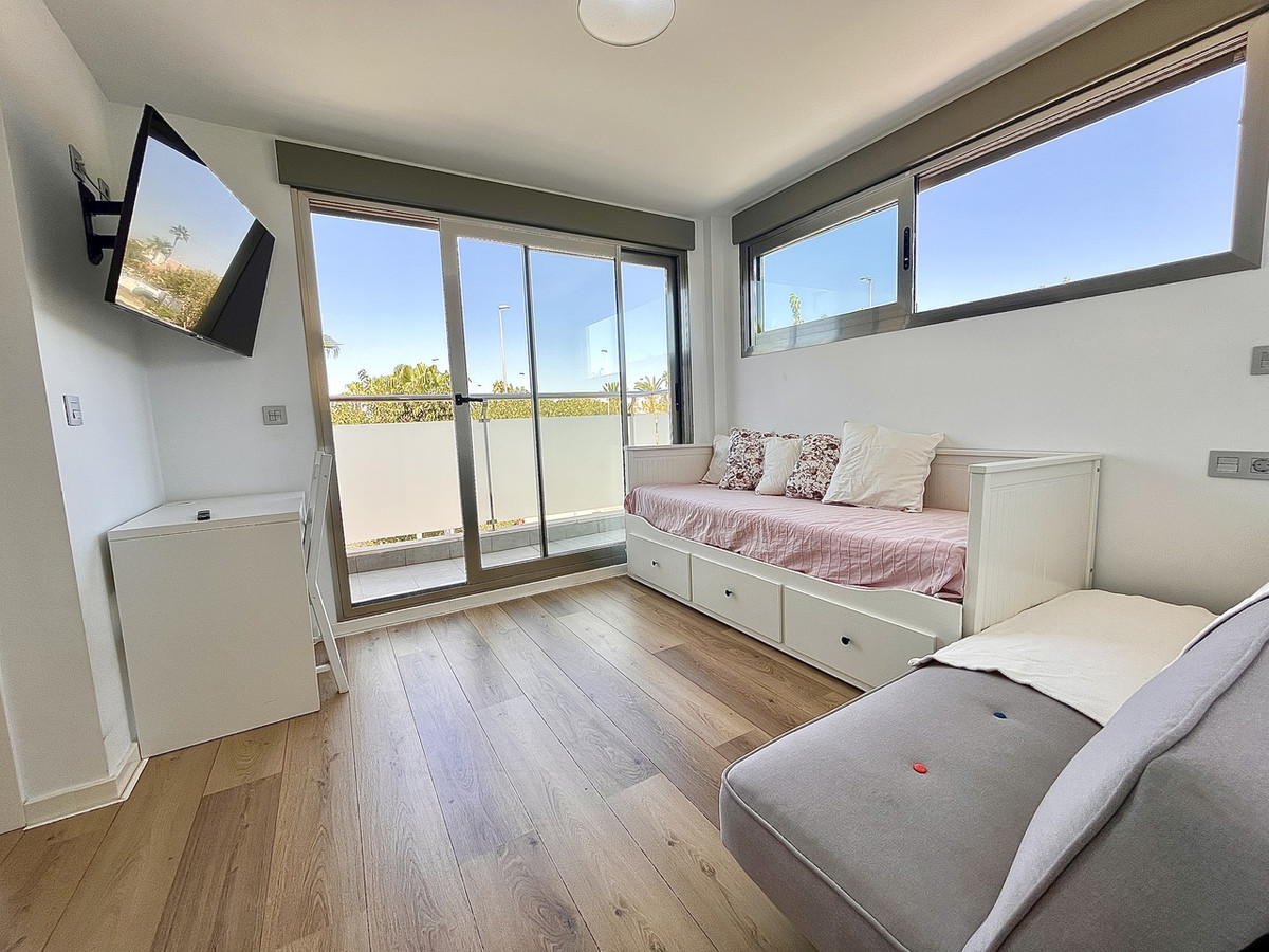 For sale - 4 Bedroom 4 Bathroom House - Detached Villa in Pilar de la Horadada - Torre de la Horadada  - Alicante