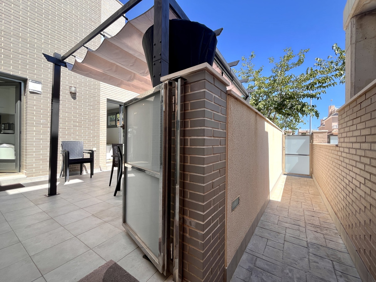 For sale - 4 Bedroom 4 Bathroom House - Detached Villa in Pilar de la Horadada - Torre de la Horadada  - Alicante