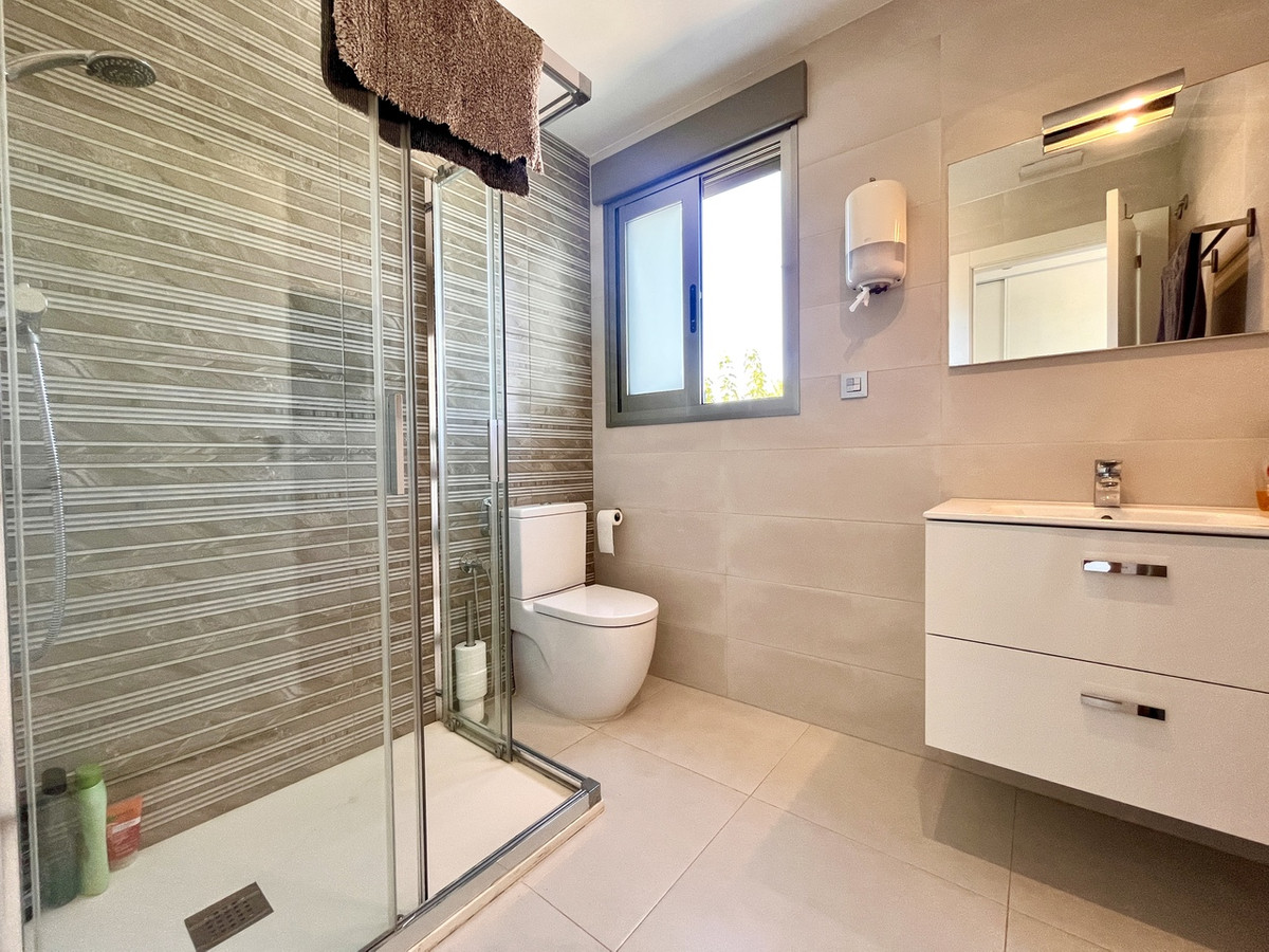 For sale - 4 Bedroom 4 Bathroom House - Detached Villa in Pilar de la Horadada - Torre de la Horadada  - Alicante