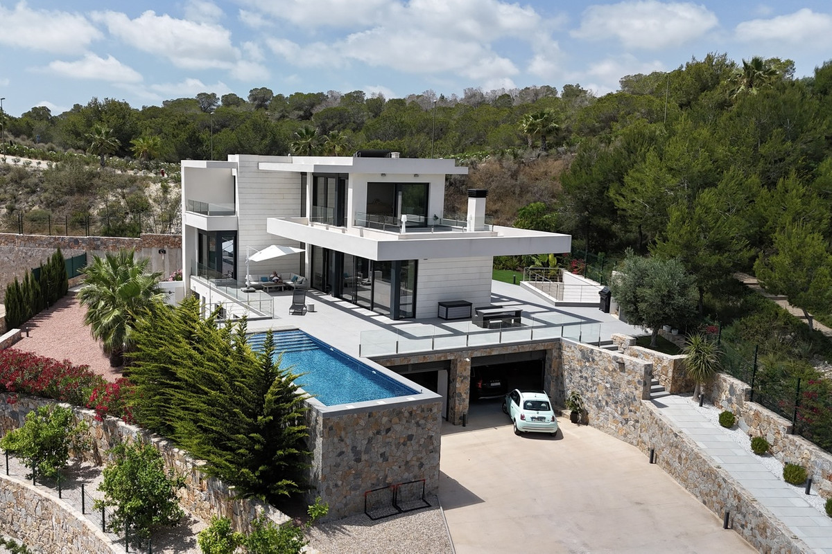 For sale - 6 Bedroom 4 Bathroom House - Detached Villa in Orihuela - Las Colinas Golf  - Alicante