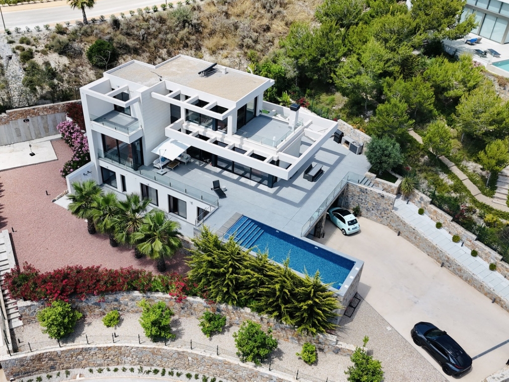 6 Bedroom 4 Bathroom House - Detached Villa in Orihuela