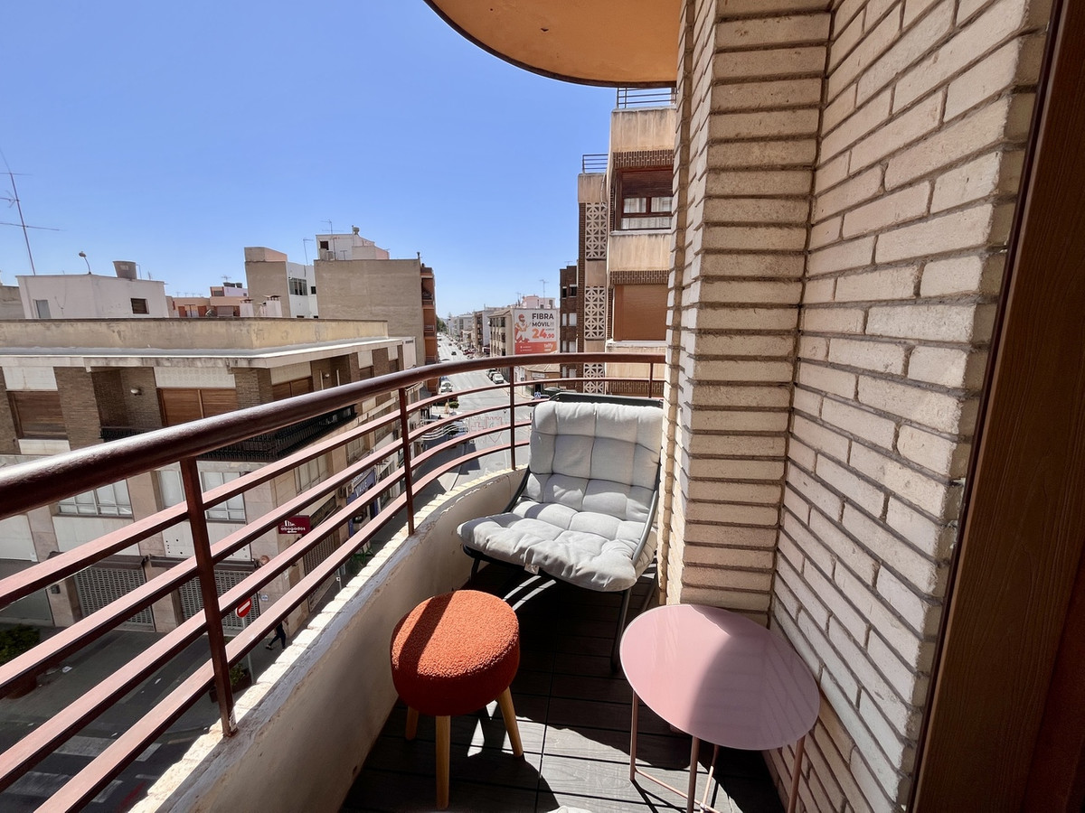 For sale - 4 Bedroom 2 Bathroom Apartment - Middle Floor Apartment in Almoradi - Almoradi Centro  - Alicante