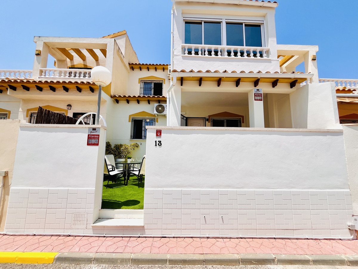 For sale - 3 Bedroom 2 Bathroom House - Townhouse in Playa Flamenca - Playa Flamenca  - Alicante