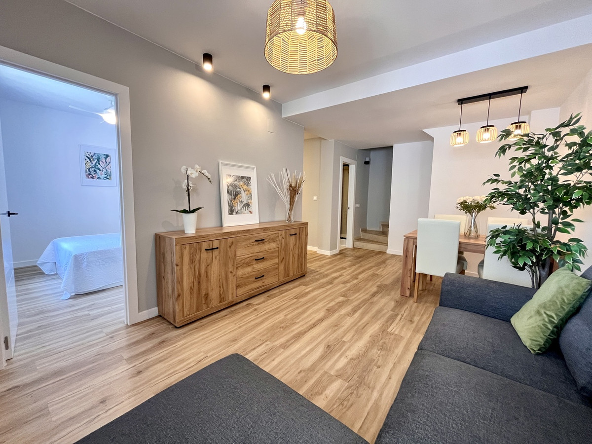 For sale - 3 Bedroom 2 Bathroom House - Townhouse in Playa Flamenca - Playa Flamenca  - Alicante