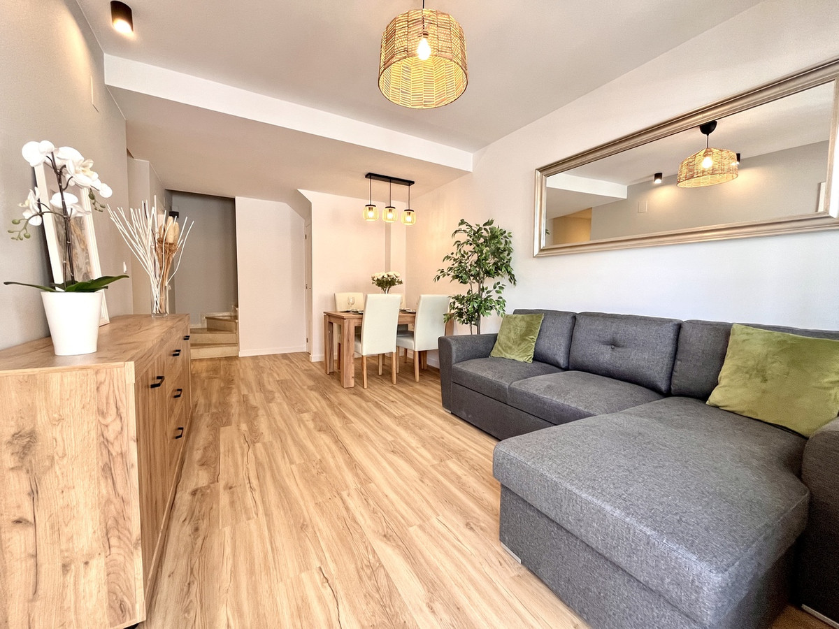 For sale - 3 Bedroom 2 Bathroom House - Townhouse in Playa Flamenca - Playa Flamenca  - Alicante