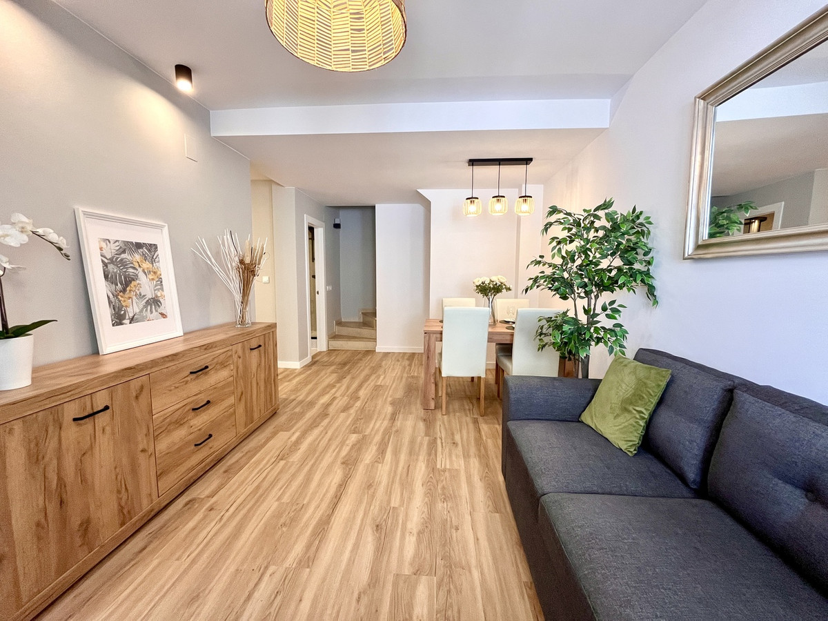 For sale - 3 Bedroom 2 Bathroom House - Townhouse in Playa Flamenca - Playa Flamenca  - Alicante