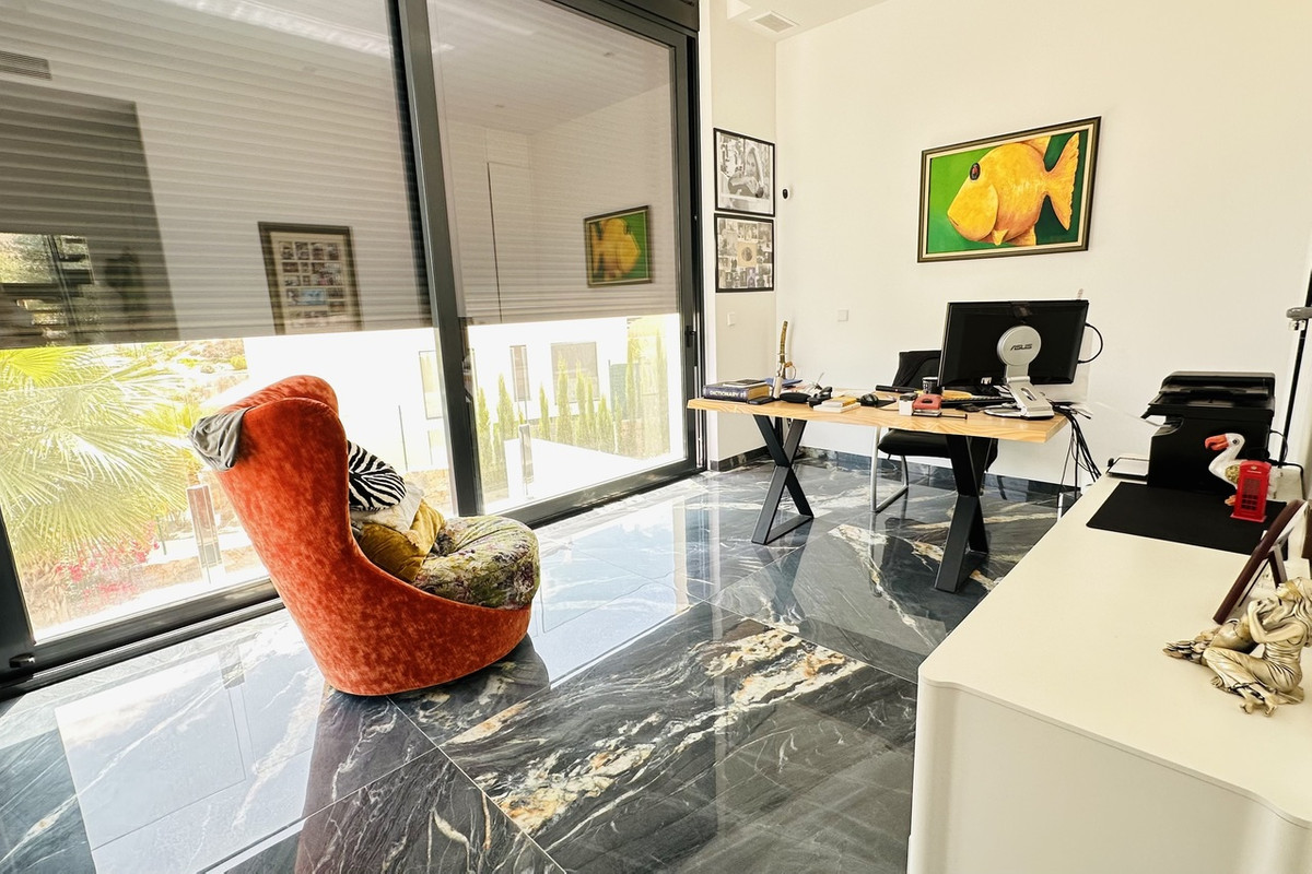 For sale - 6 Bedroom 4 Bathroom House - Detached Villa in Orihuela - Las Colinas Golf  - Alicante