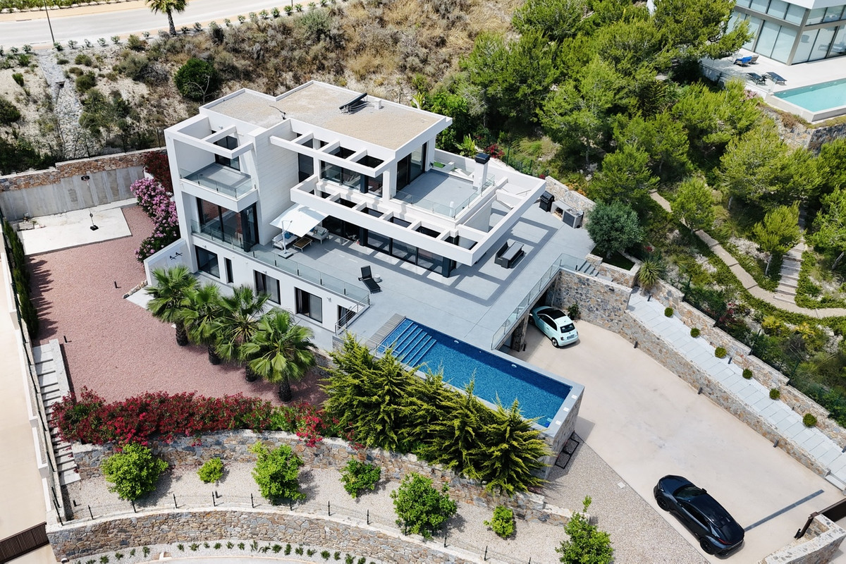 For sale - 6 Bedroom 4 Bathroom House - Detached Villa in Orihuela - Las Colinas Golf  - Alicante