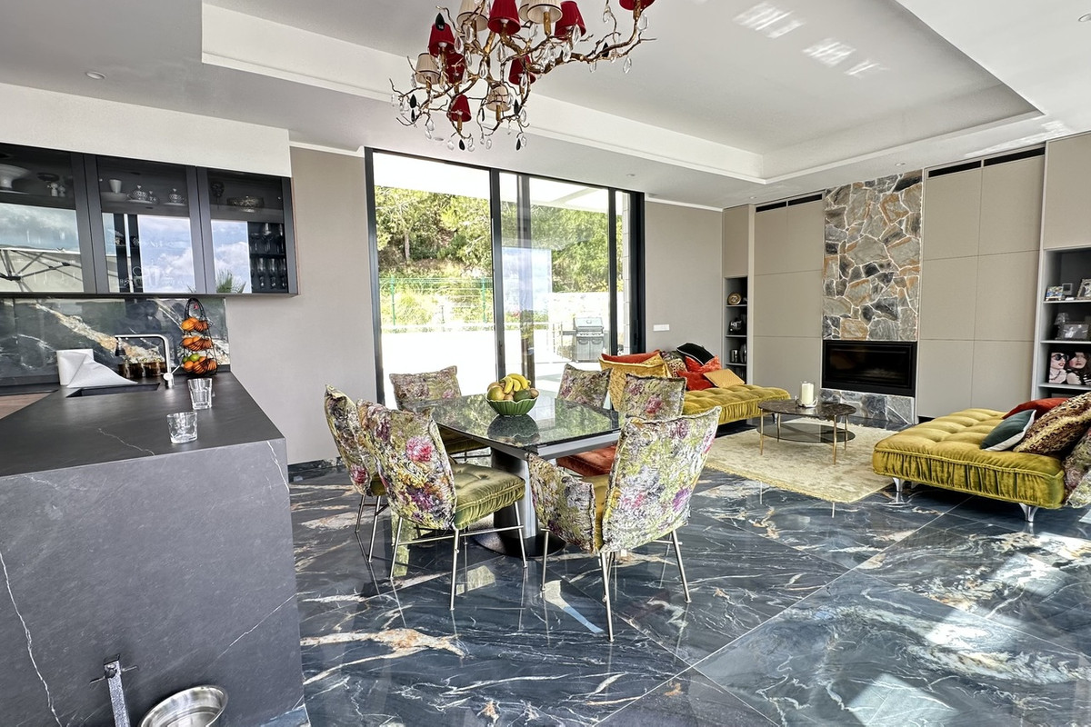 For sale - 6 Bedroom 4 Bathroom House - Detached Villa in Orihuela - Las Colinas Golf  - Alicante