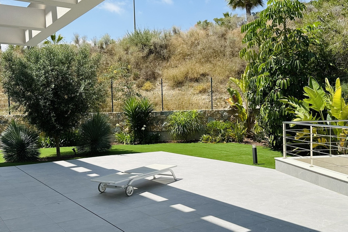 For sale - 6 Bedroom 4 Bathroom House - Detached Villa in Orihuela - Las Colinas Golf  - Alicante