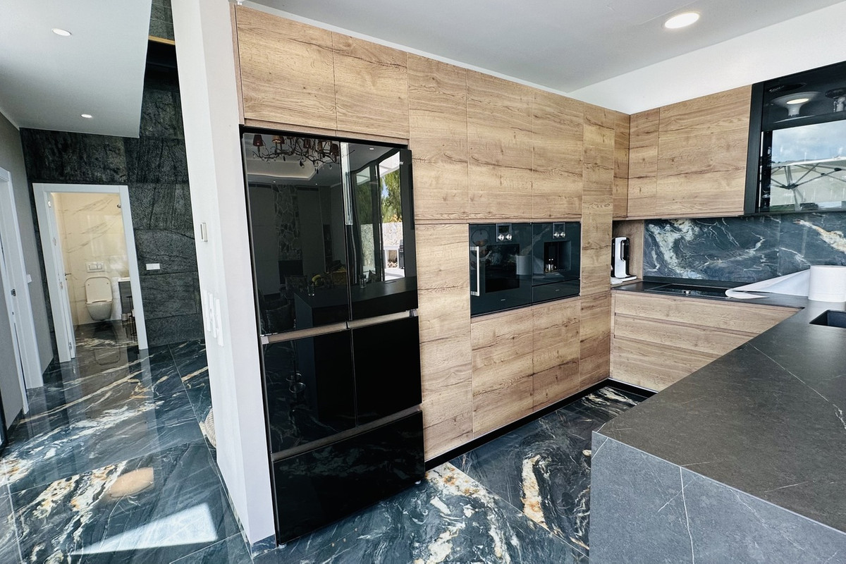 For sale - 6 Bedroom 4 Bathroom House - Detached Villa in Orihuela - Las Colinas Golf  - Alicante