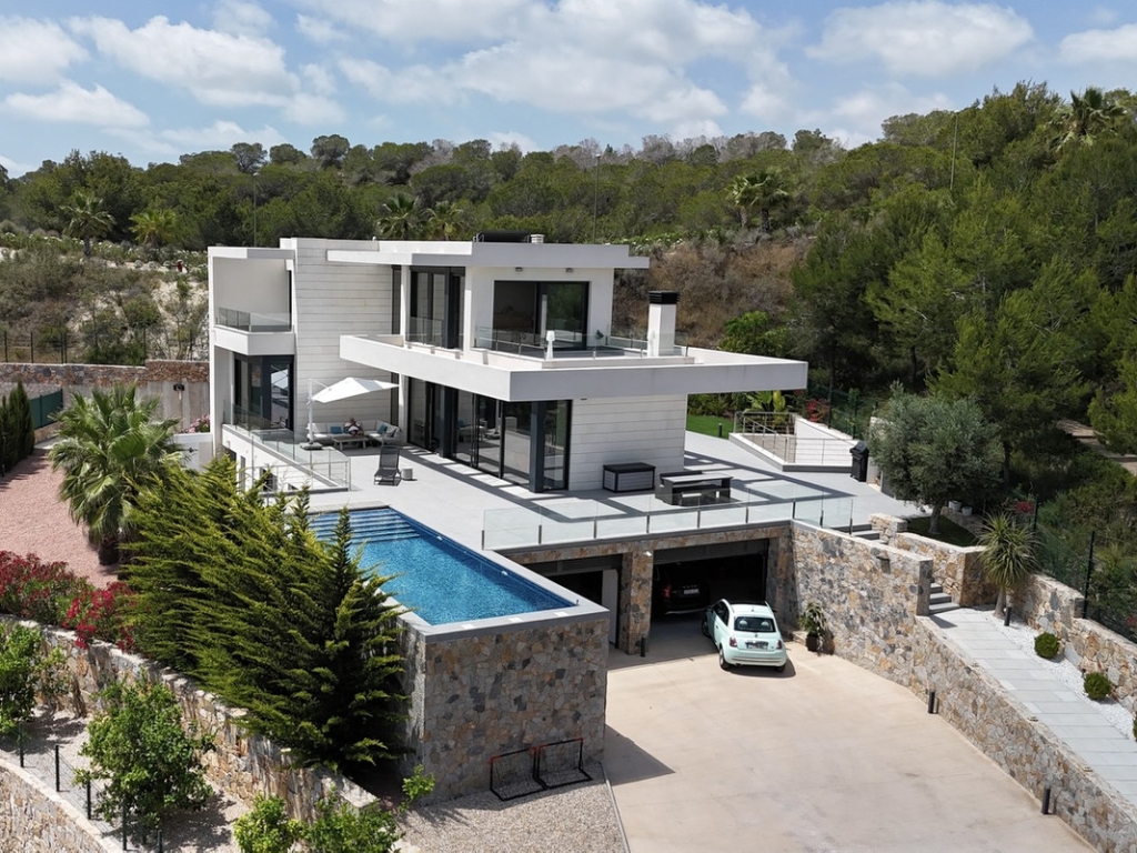 6 Bedroom 4 Bathroom House - Detached Villa in Orihuela