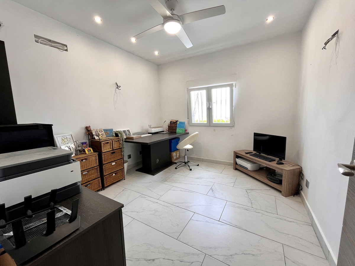 For sale - 5 Bedroom 3 Bathroom House - Detached Villa in San Miguel de Salinas - San Miguel de Salinas Centro  - Alicante