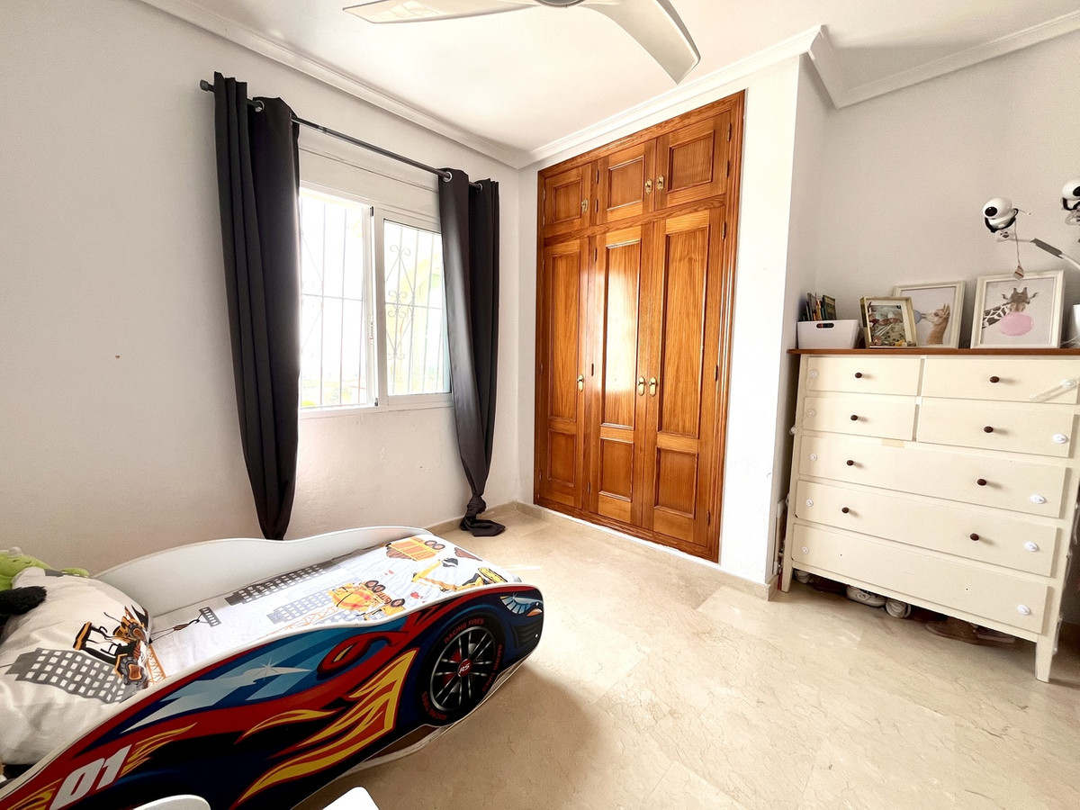 For sale - 5 Bedroom 3 Bathroom House - Detached Villa in San Miguel de Salinas - San Miguel de Salinas Centro  - Alicante