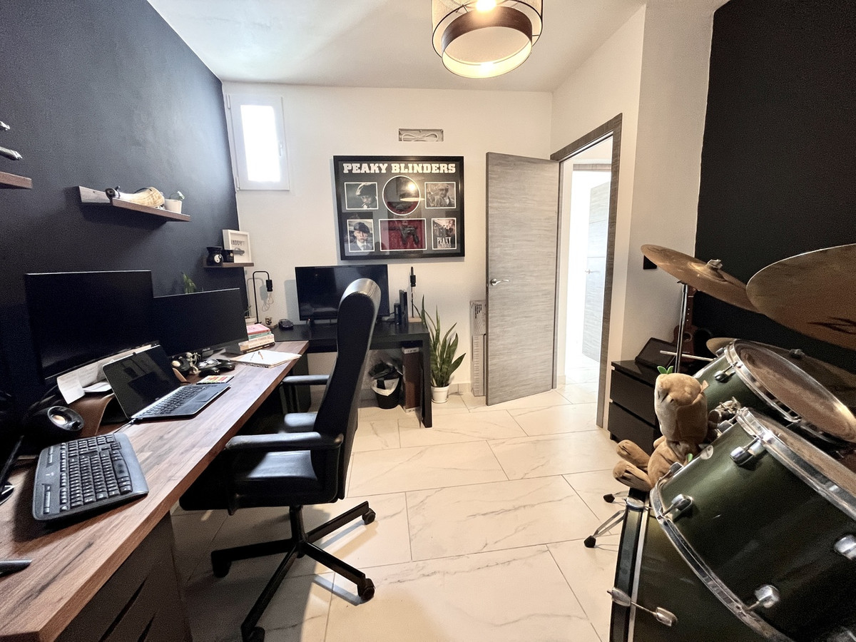 For sale - 5 Bedroom 3 Bathroom House - Detached Villa in San Miguel de Salinas - San Miguel de Salinas Centro  - Alicante