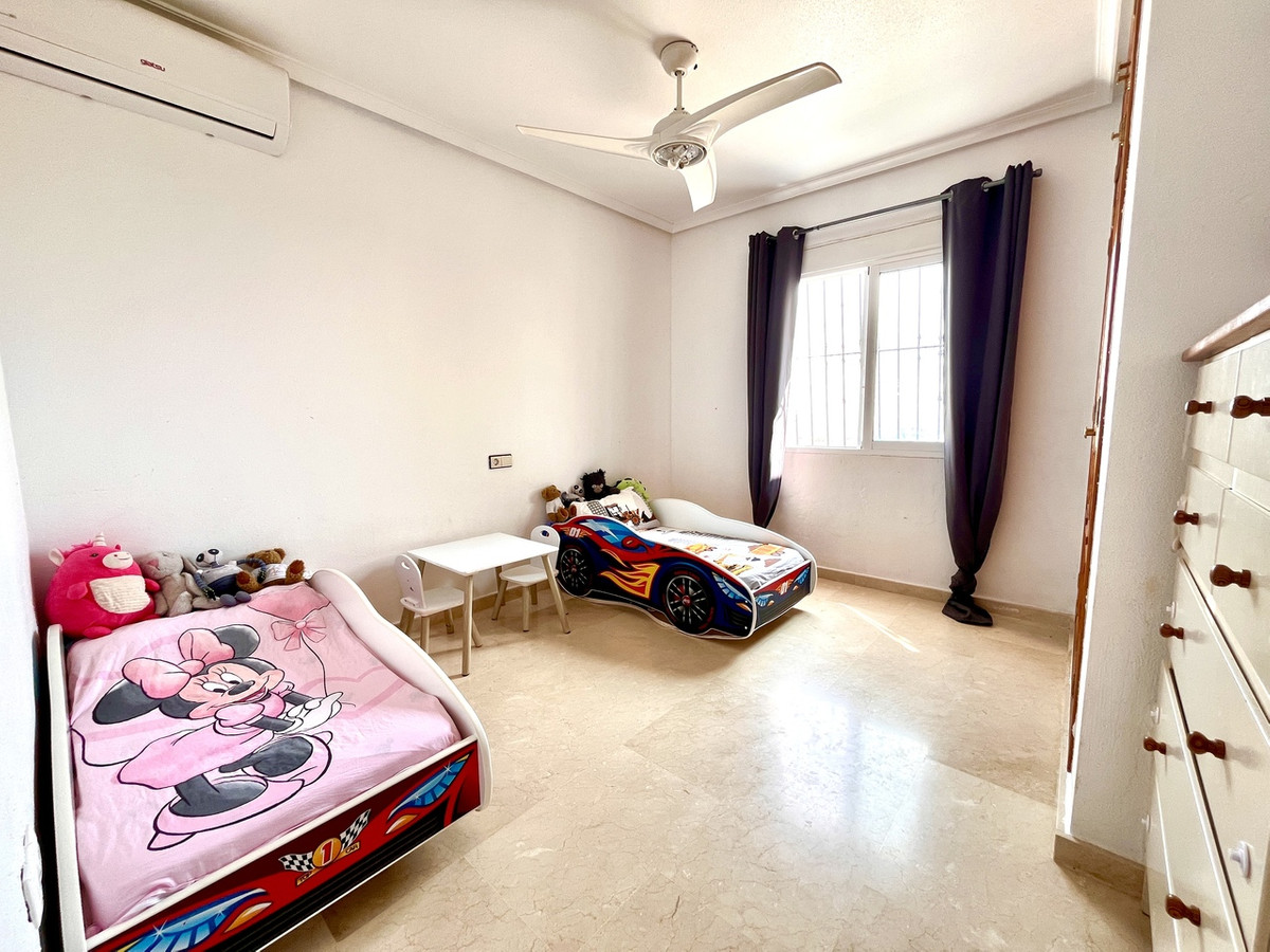 For sale - 5 Bedroom 3 Bathroom House - Detached Villa in San Miguel de Salinas - San Miguel de Salinas Centro  - Alicante