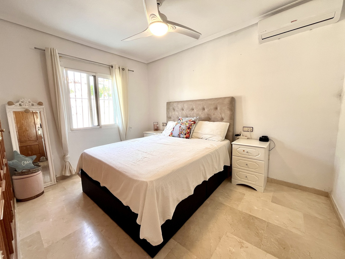 For sale - 5 Bedroom 3 Bathroom House - Detached Villa in San Miguel de Salinas - San Miguel de Salinas Centro  - Alicante