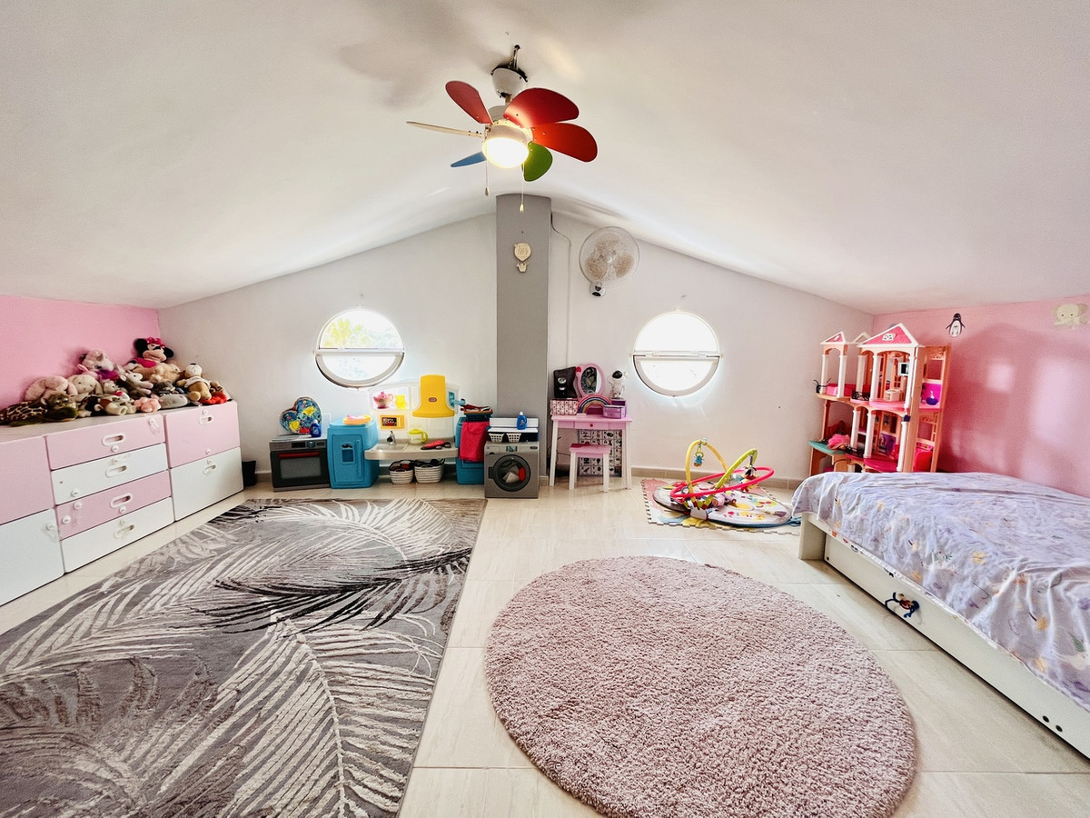 For sale - 5 Bedroom 3 Bathroom House - Detached Villa in San Miguel de Salinas - San Miguel de Salinas Centro  - Alicante