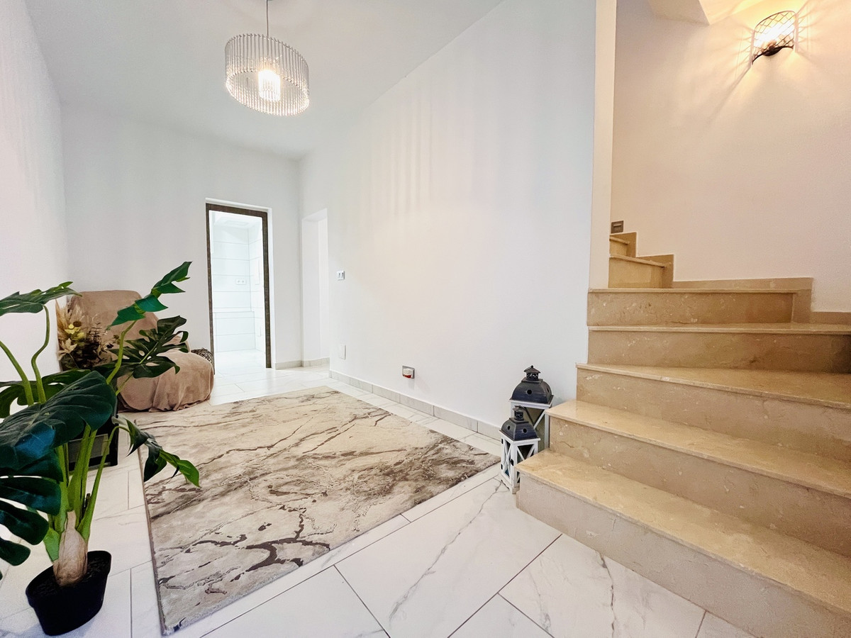 For sale - 5 Bedroom 3 Bathroom House - Detached Villa in San Miguel de Salinas - San Miguel de Salinas Centro  - Alicante