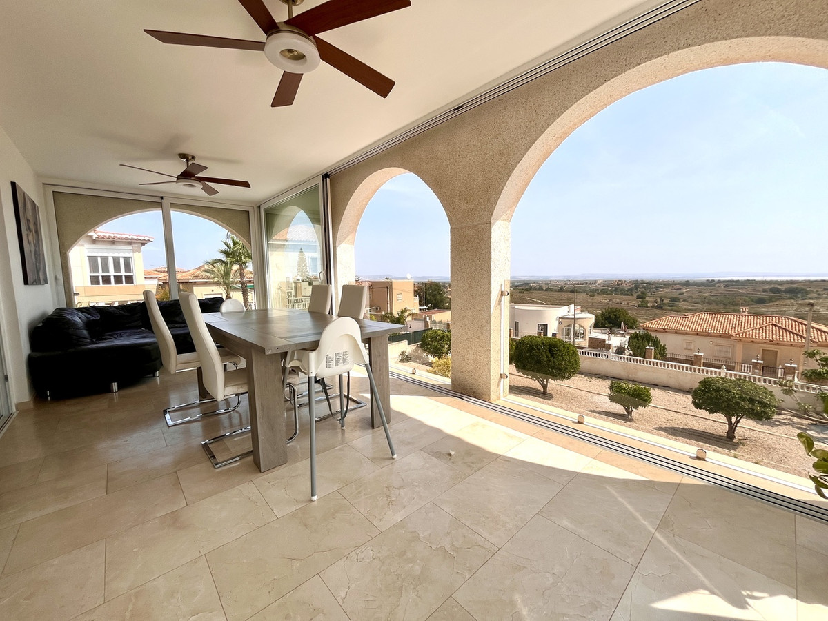 For sale - 5 Bedroom 3 Bathroom House - Detached Villa in San Miguel de Salinas - San Miguel de Salinas Centro  - Alicante