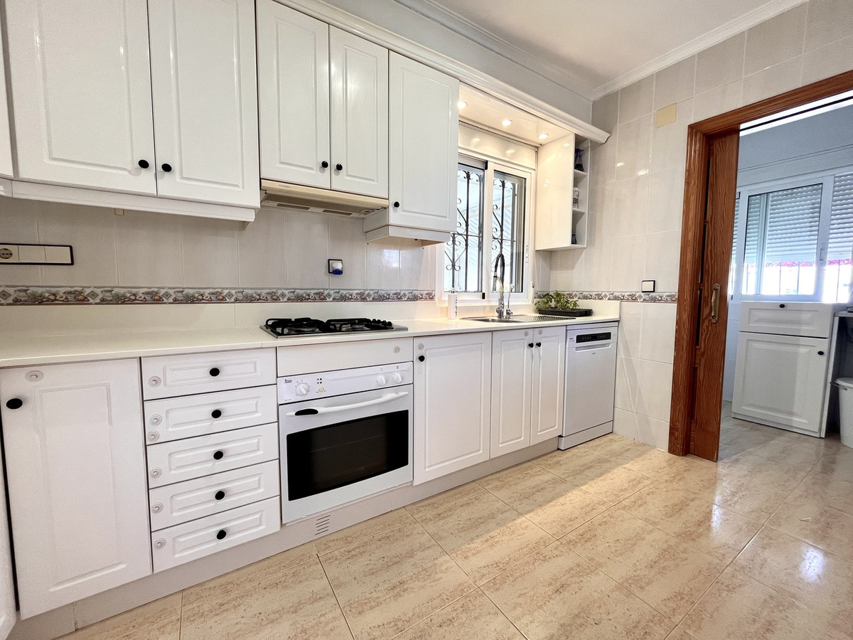 For sale - 5 Bedroom 3 Bathroom House - Detached Villa in San Miguel de Salinas - San Miguel de Salinas Centro  - Alicante