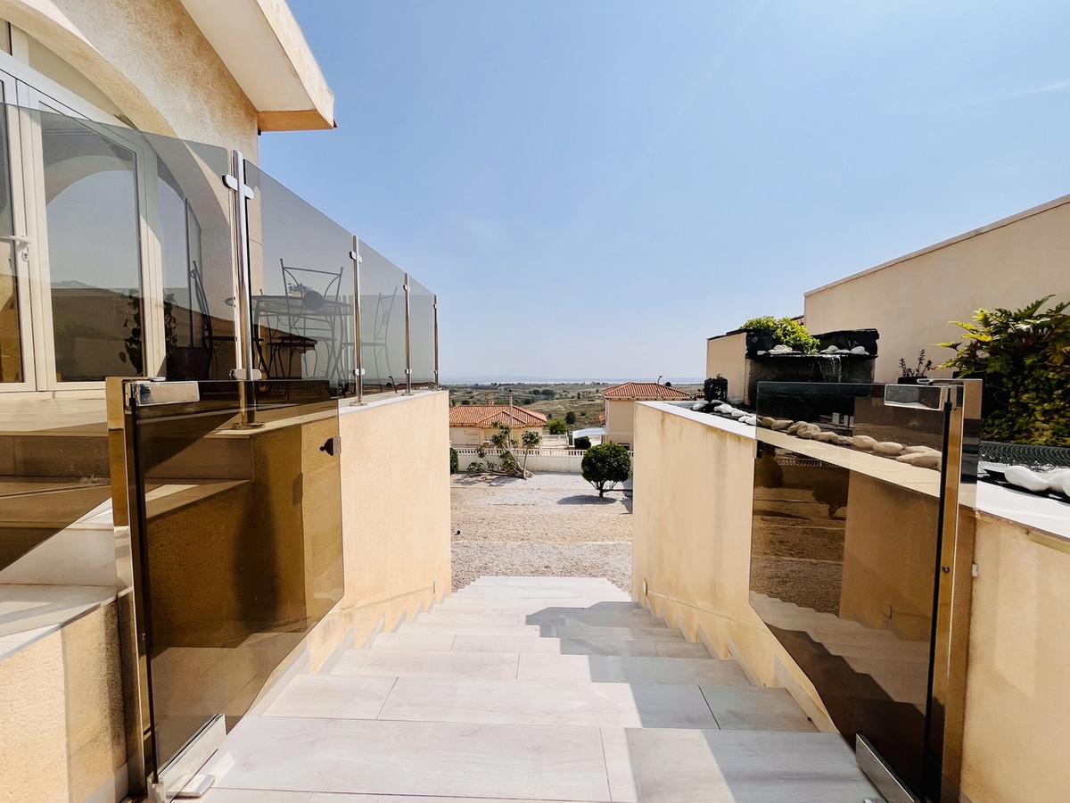 For sale - 5 Bedroom 3 Bathroom House - Detached Villa in San Miguel de Salinas - San Miguel de Salinas Centro  - Alicante