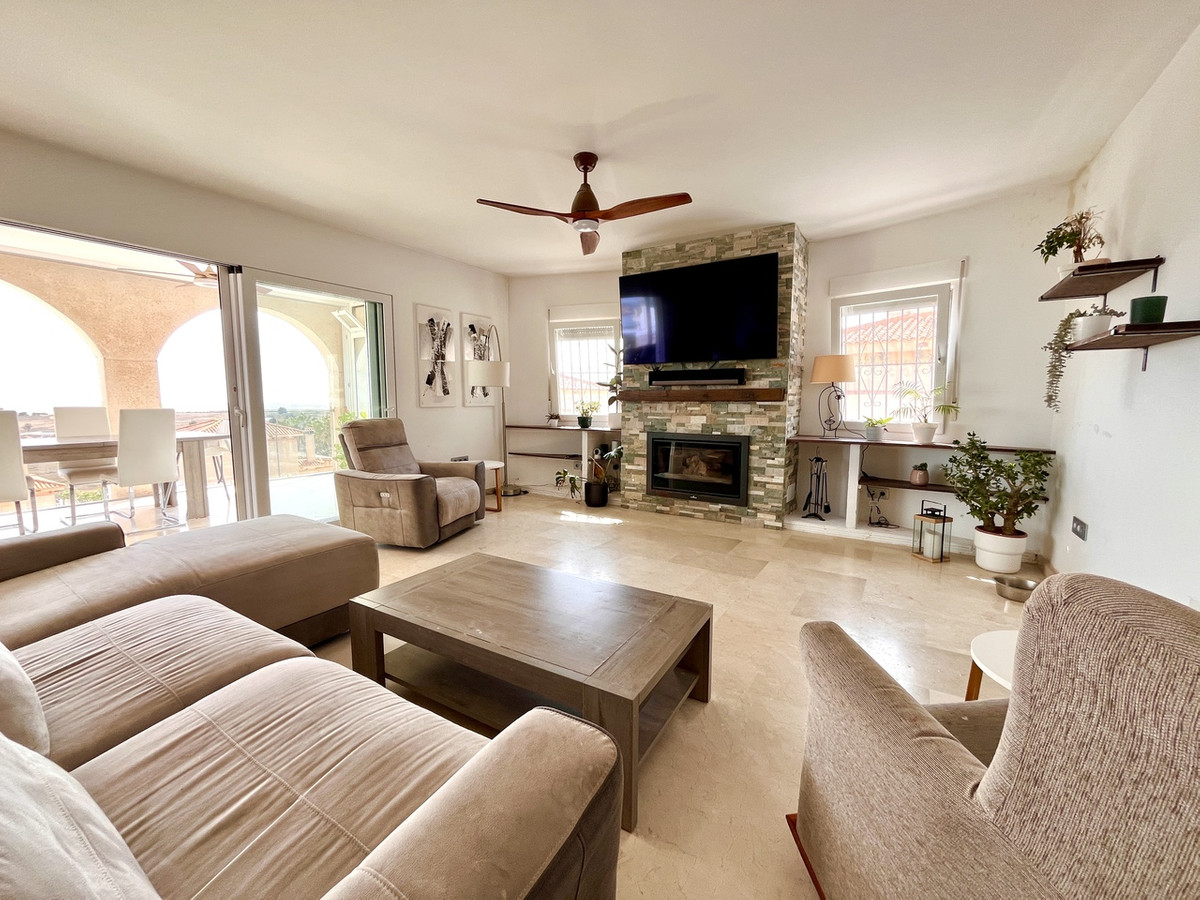 For sale - 5 Bedroom 3 Bathroom House - Detached Villa in San Miguel de Salinas - San Miguel de Salinas Centro  - Alicante