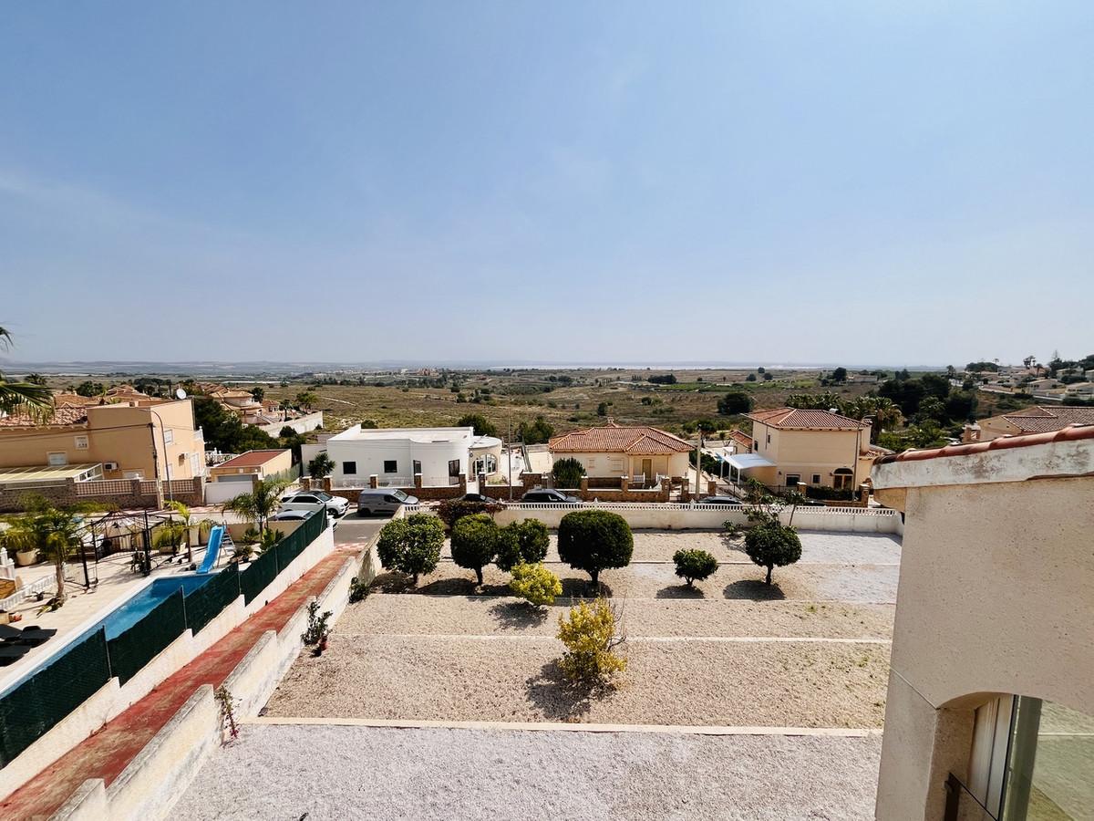 For sale - 5 Bedroom 3 Bathroom House - Detached Villa in San Miguel de Salinas - San Miguel de Salinas Centro  - Alicante