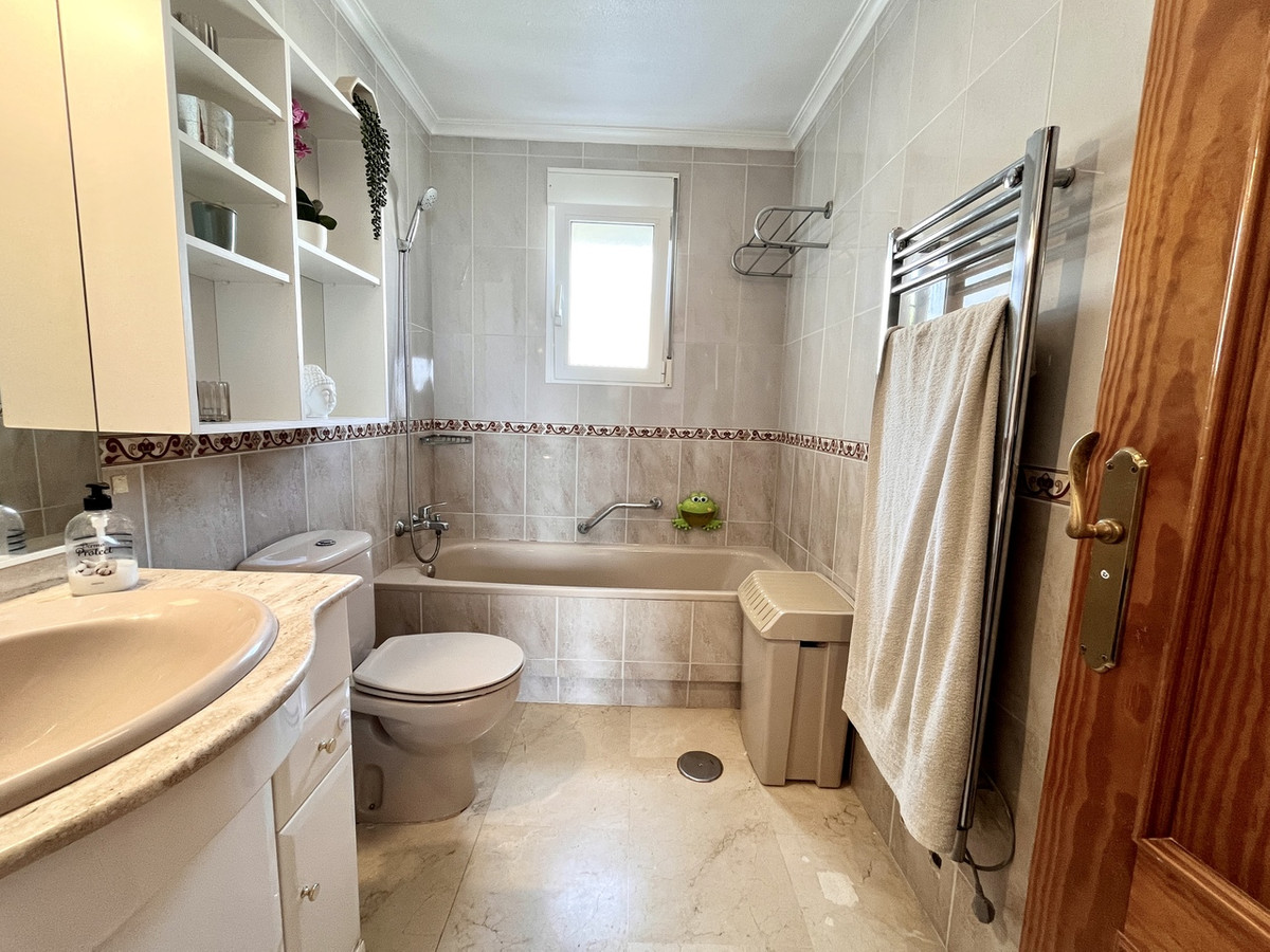 For sale - 5 Bedroom 3 Bathroom House - Detached Villa in San Miguel de Salinas - San Miguel de Salinas Centro  - Alicante