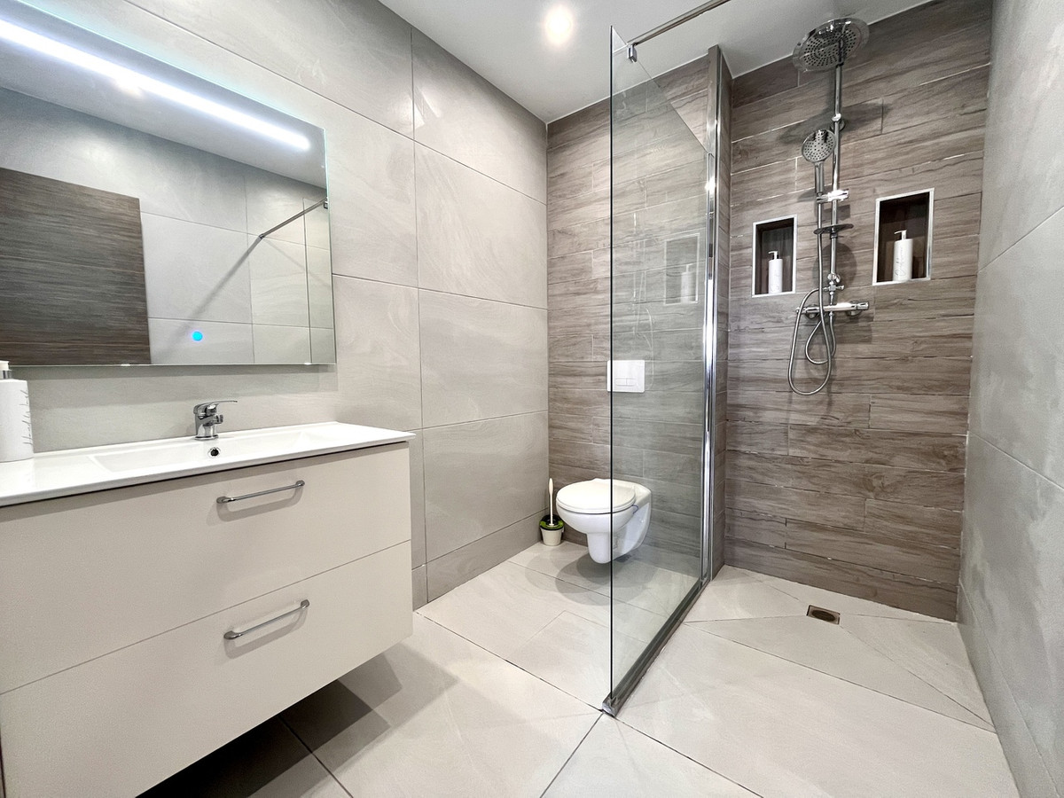 For sale - 5 Bedroom 3 Bathroom House - Detached Villa in San Miguel de Salinas - San Miguel de Salinas Centro  - Alicante